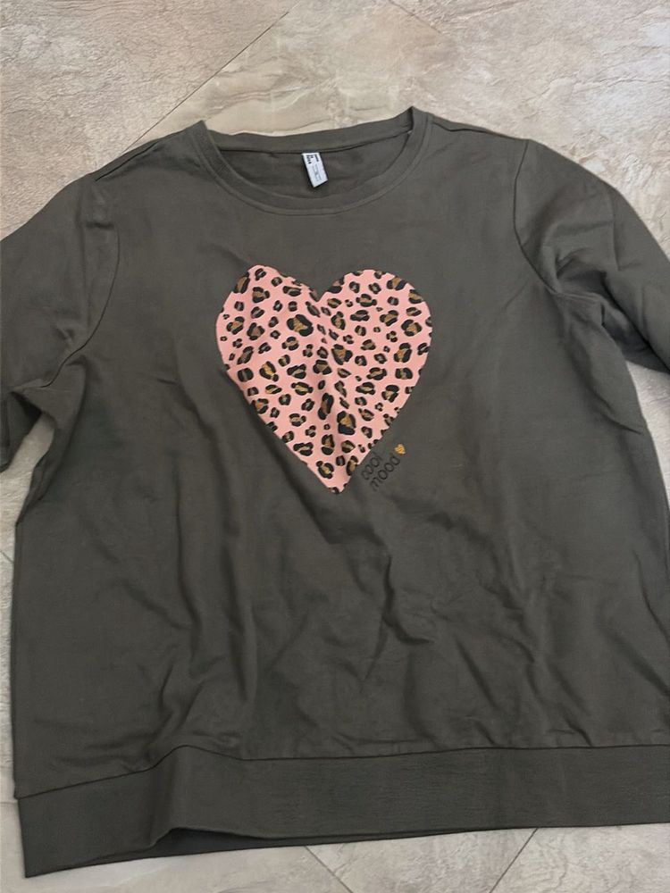 Cute Leopard Heart Top