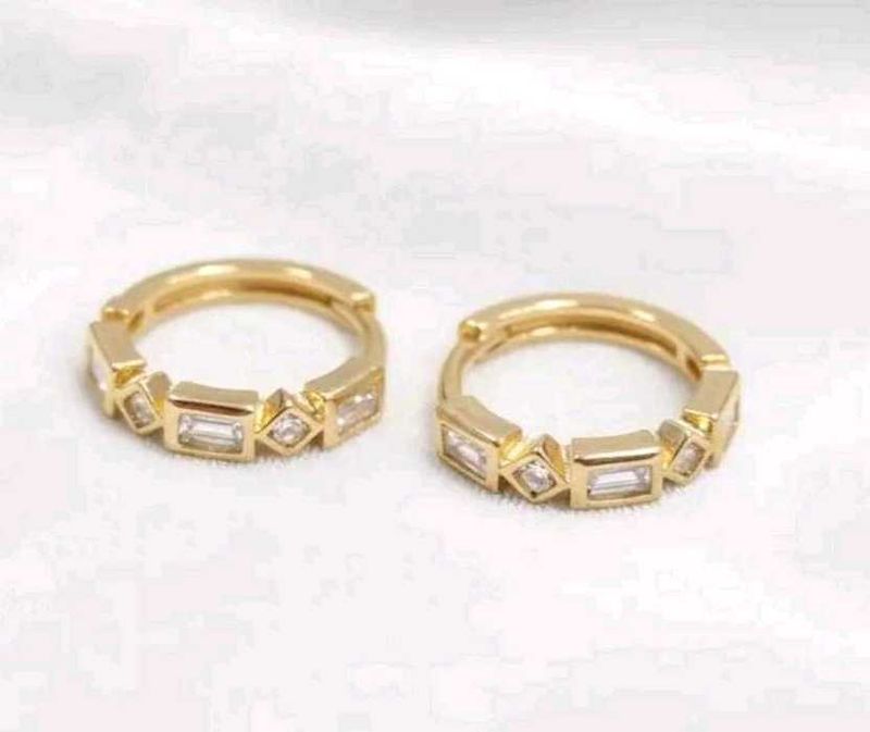 Small sweet sparkle huggies (Anti tarnish)