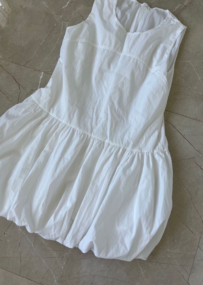 White Sleeveless balloon Dress