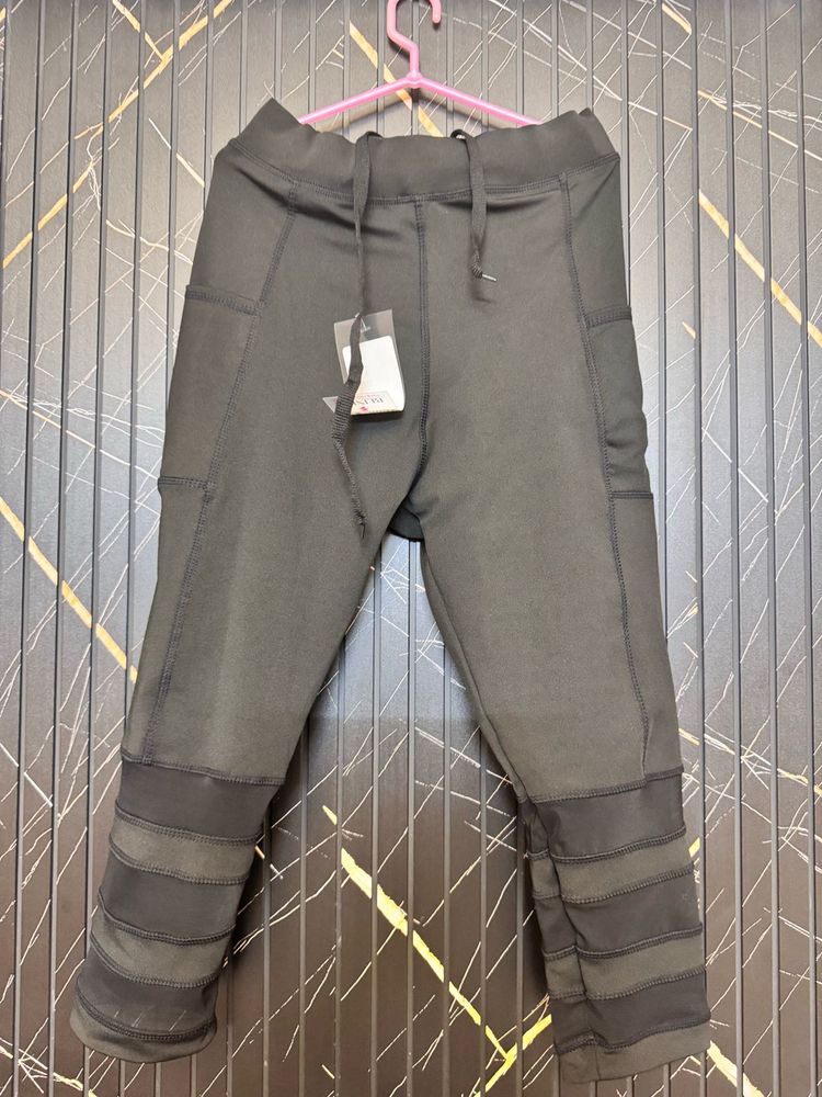 BLINKIN Women&#39;s Slim Fit Polyester Capri Pants