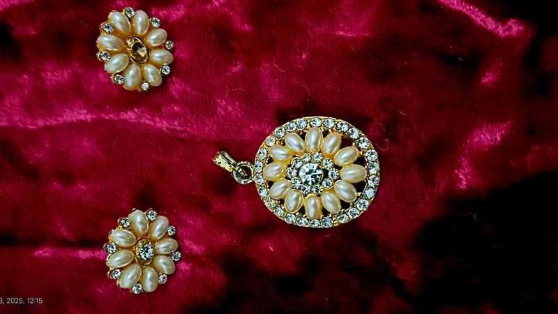 Pearl and Rhinestone Jewellery Set