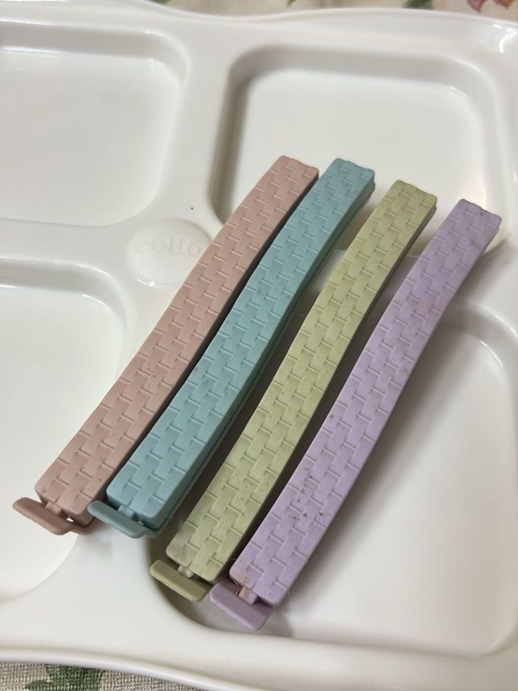 4 Plastic Pouch Clips