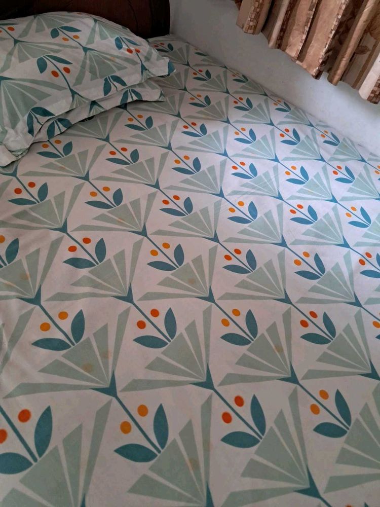 Bedsheet With Two Pillow Covers