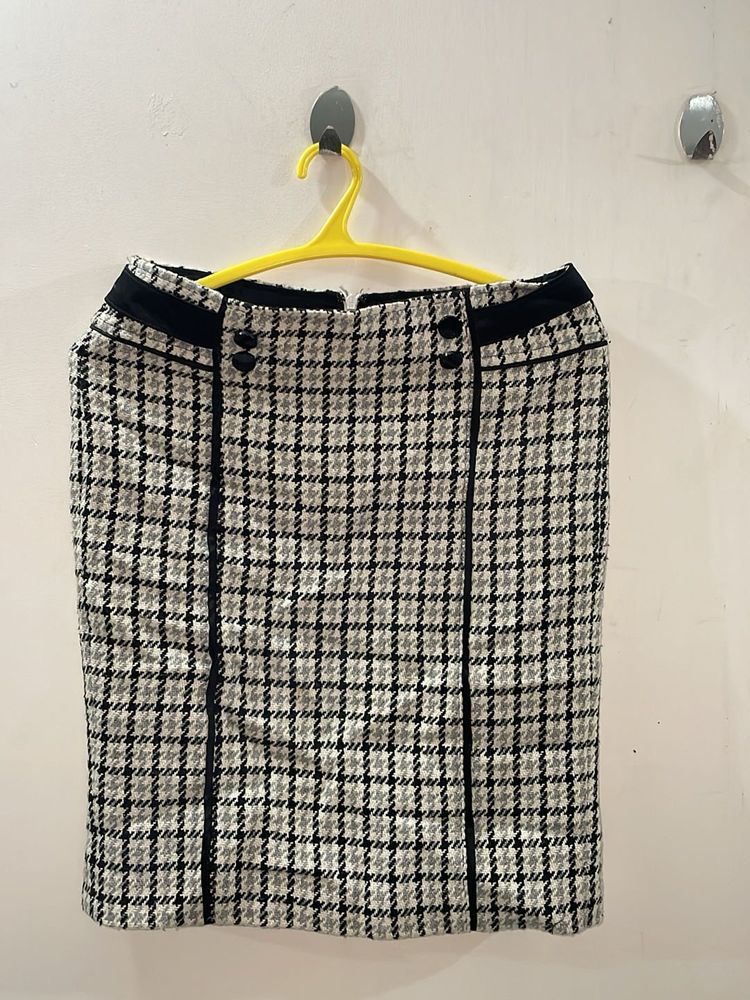 Houndstooth Pencil Skirt