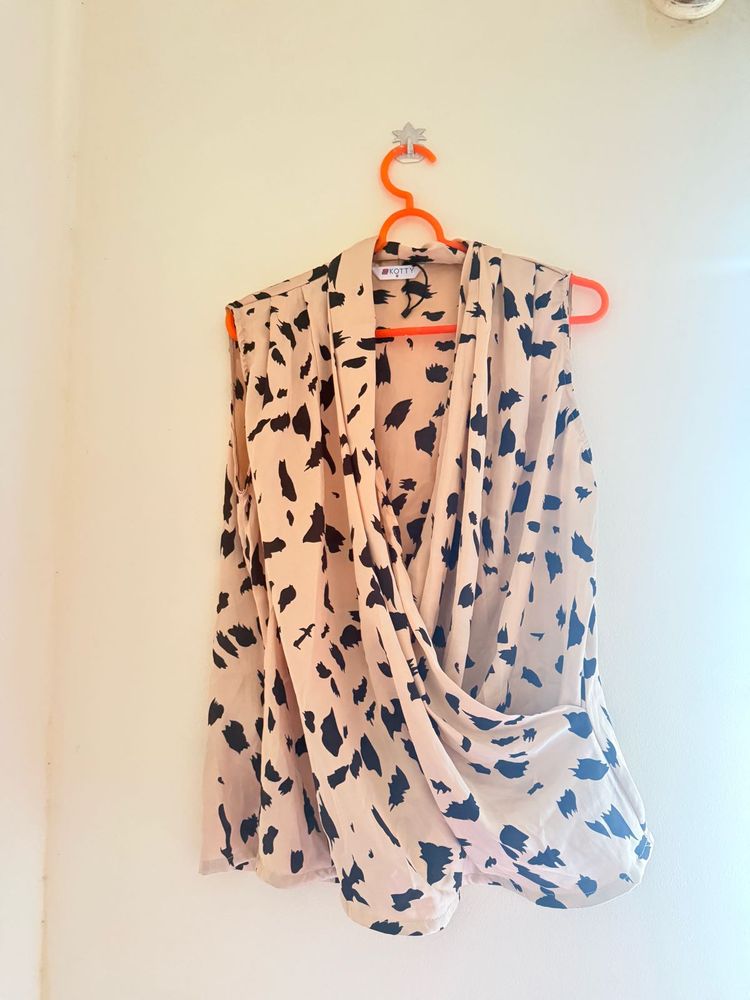 Stylish Print Sleeveless Top