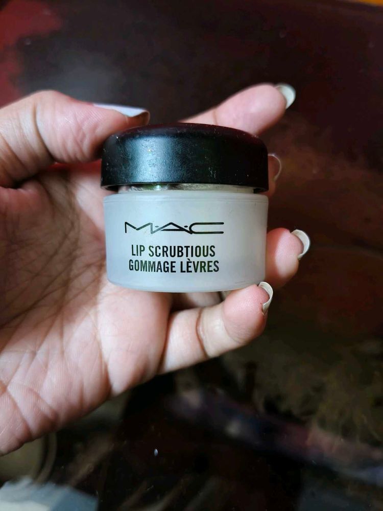 MAC Lip Scrubtious