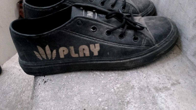 Black Casual Sneakers