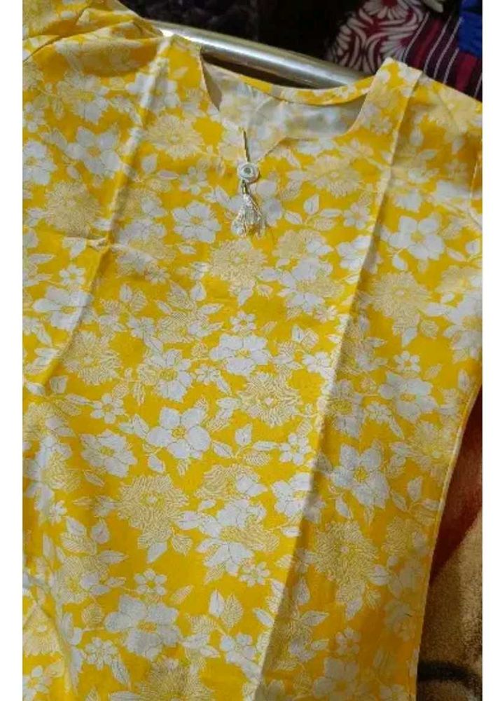 Beautiful 💛 Short Women Kurti