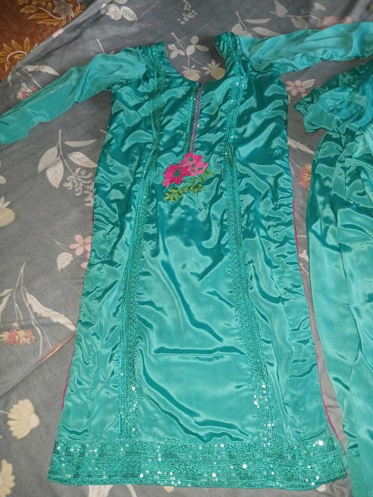 Full set Of  Salwar ,kameez And Duptta
