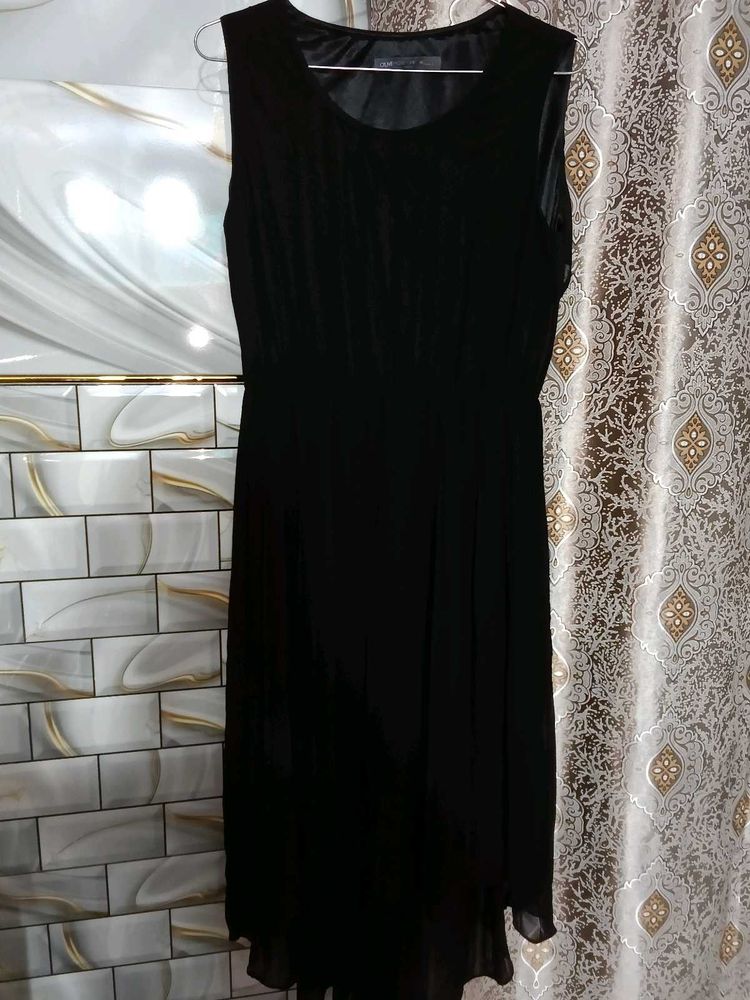 Sleeveless Black Dress