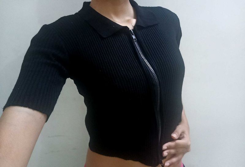 Black Fitted Top (2 chained,with cute collar)