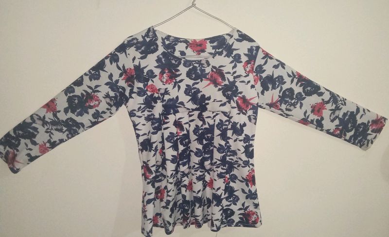 Women&#39;s Beautiful Multi Colour Top🤍