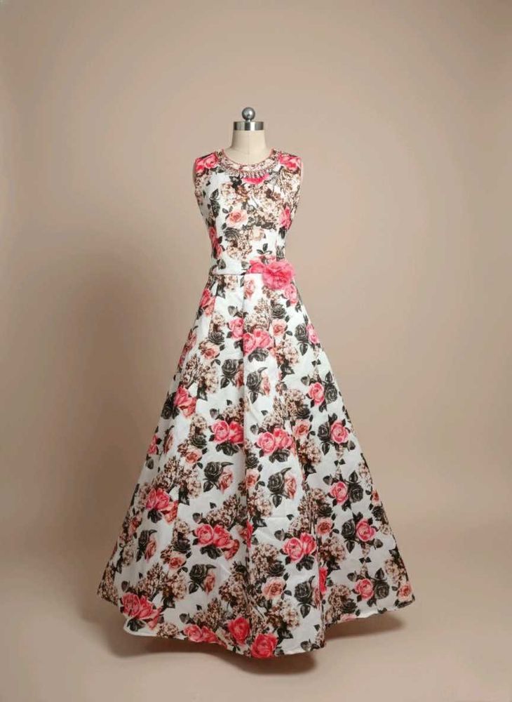 Elegant Floral Partywear Gown 🧡