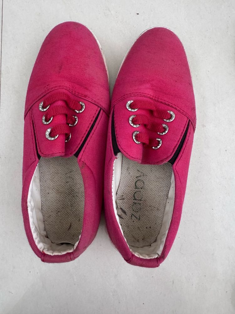 Red Canvas casual shoes