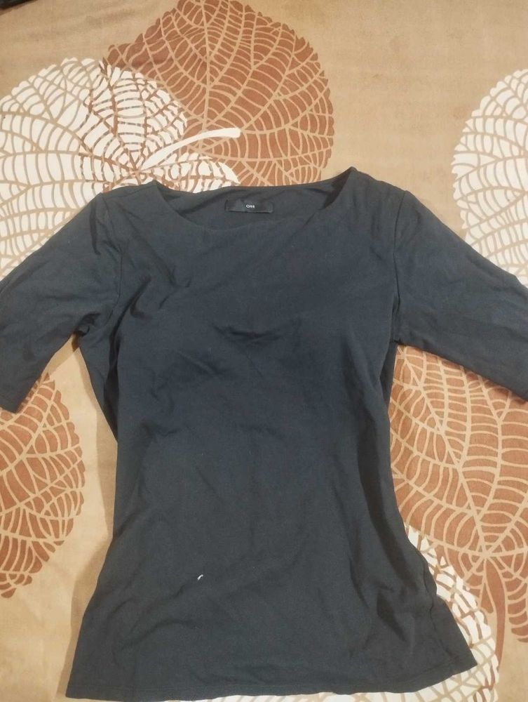 Black workout top with insole bra