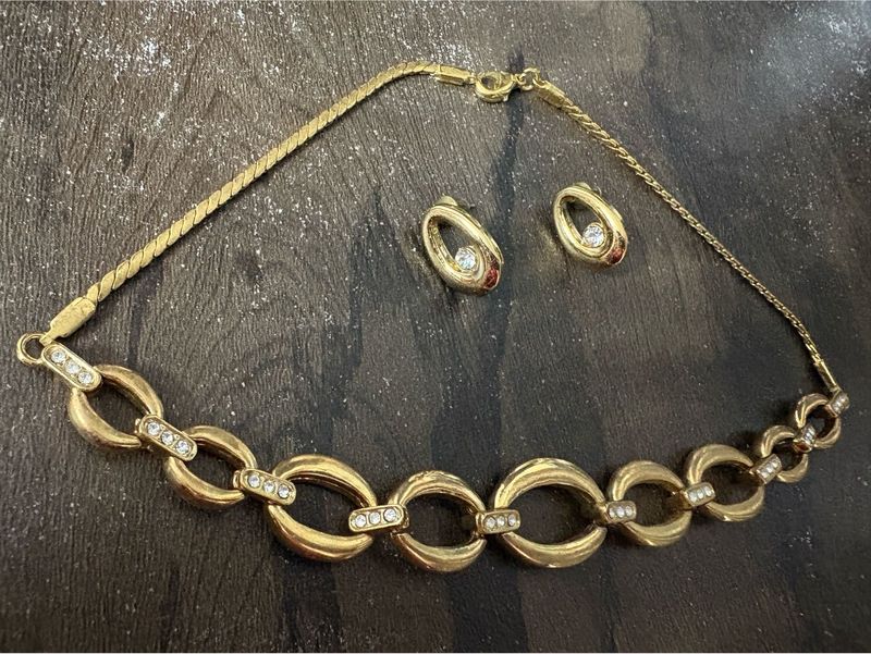 Beautiful Necklace Set With Earrings
