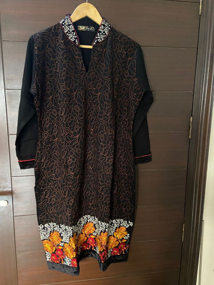 Elegant Black embroidered winter Kurta (xl)