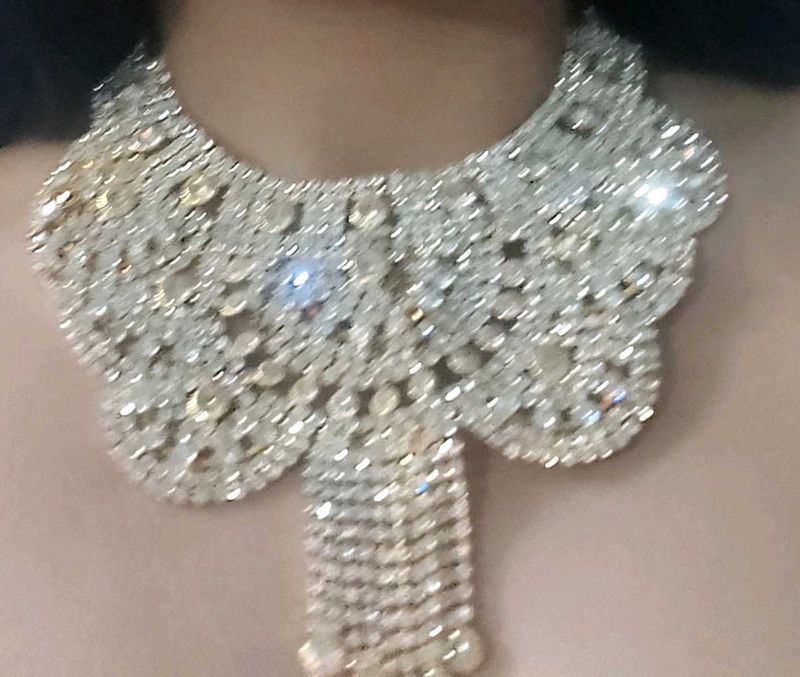 QUEEN NECK PIECE✨