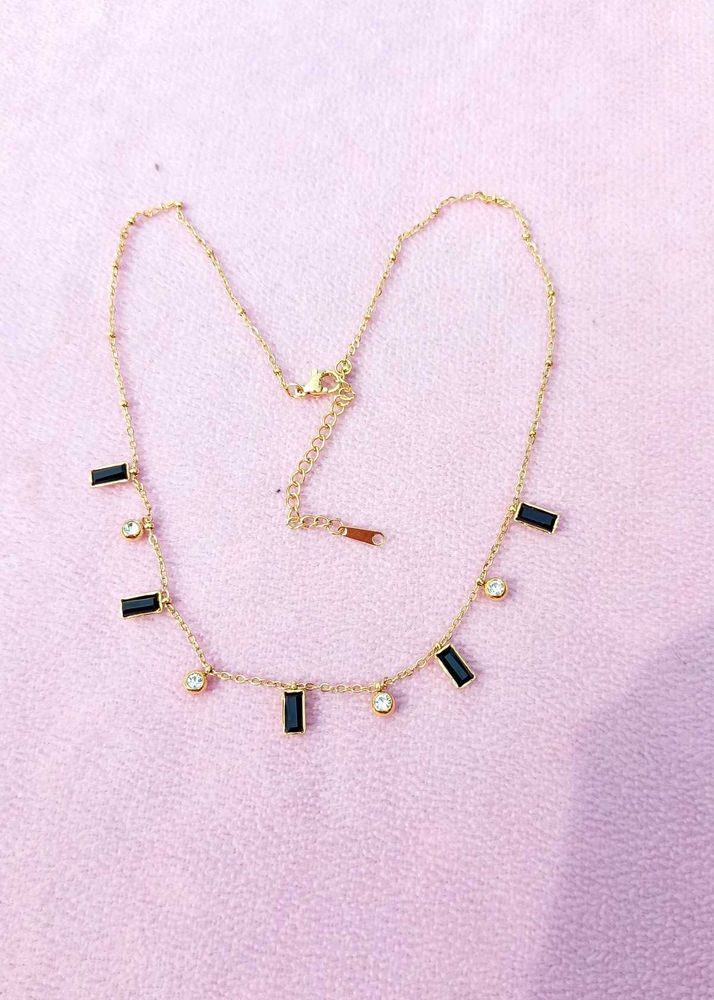 SALE 🆕🌲🎅Gold Tone Necklace with Black &amp; Clear A