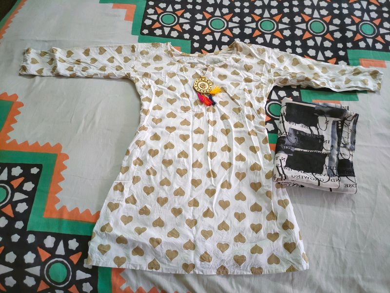 Combo Of Short Kurti &amp; Scarf