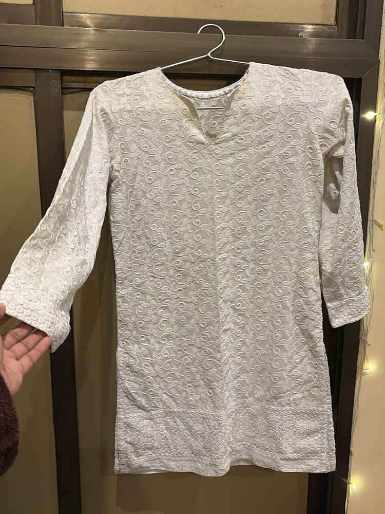 Elegant White Embroidered Kurta