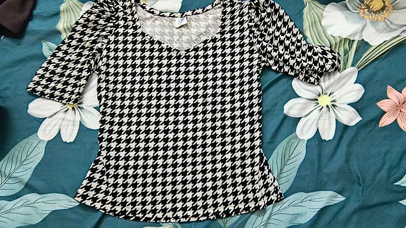 Houndstooth Print Top