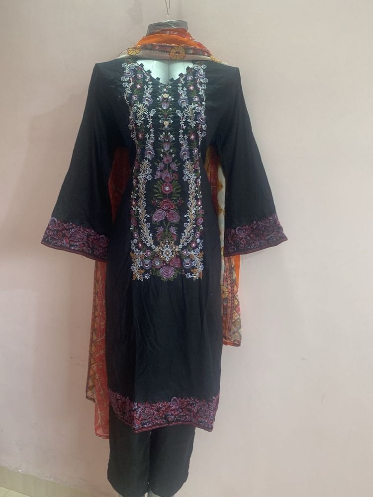 Pakistani Embroidered 3 Pcs Set