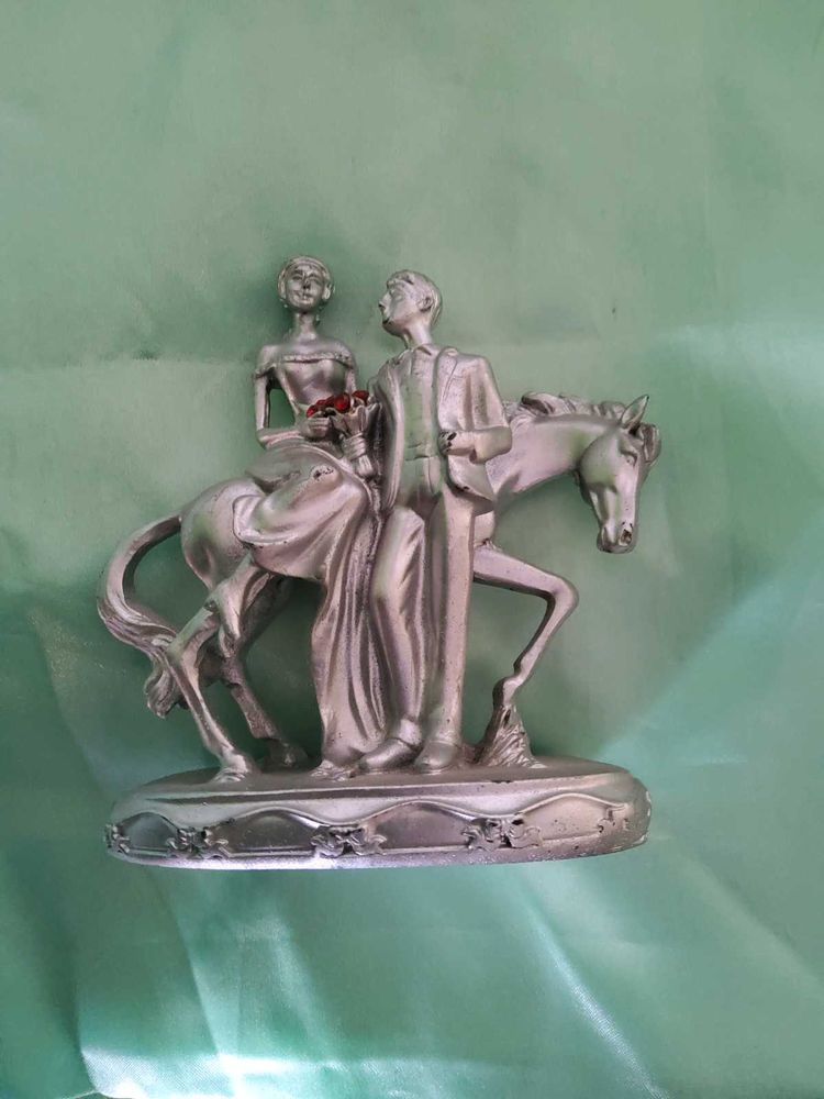 Couple Showpiece