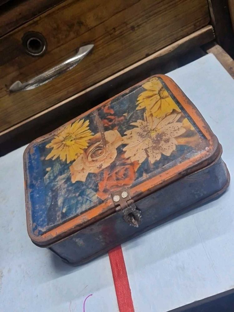 Vintage Floral Tin Box