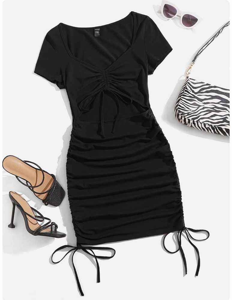 Black Cutout Mini Dress🫶🏻 ( bust 36,40)