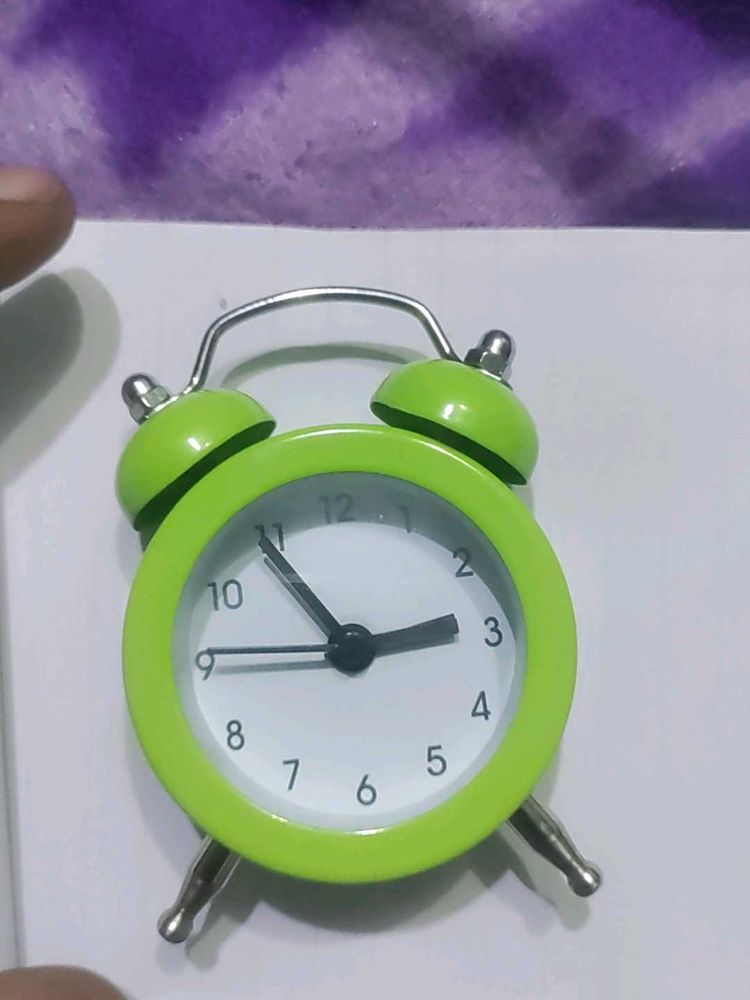 Small size table watch