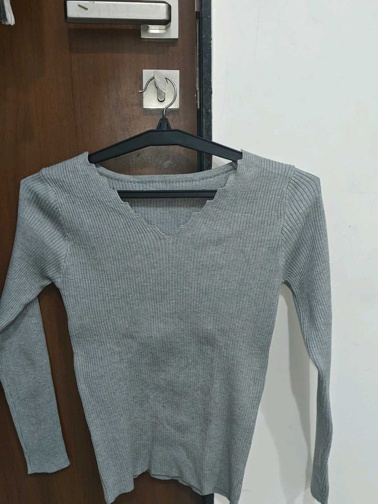 Gray V-Neck Long Sleeve Top