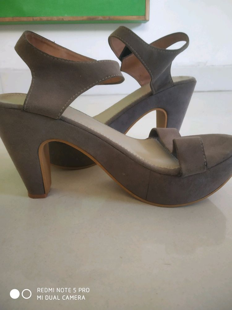 Grey Heels 👠😍