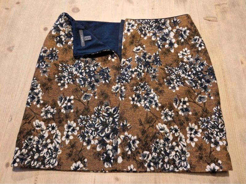 Rock Esprit Mini Floral Skirt