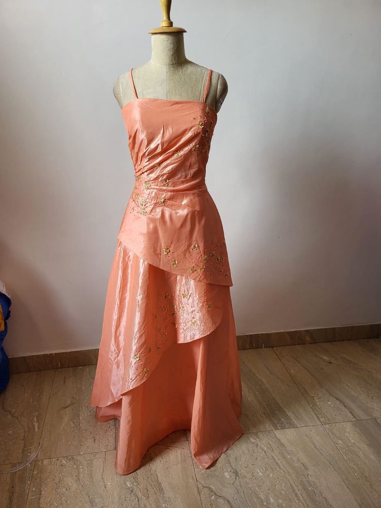 Beautiful Coral Layered Gown🌸🎀💝