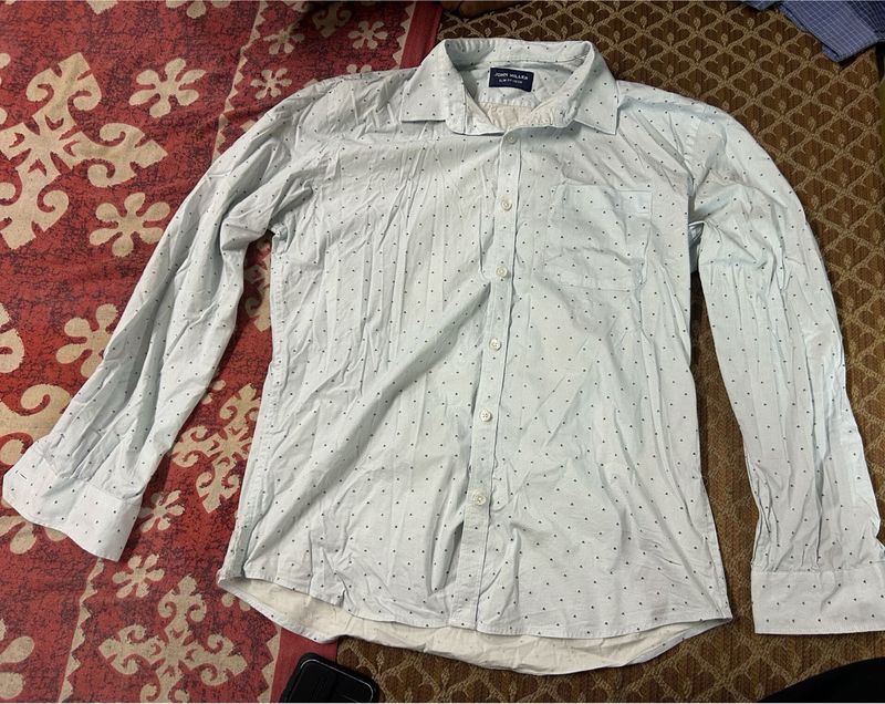Men&#39;s Dotted Button-Down