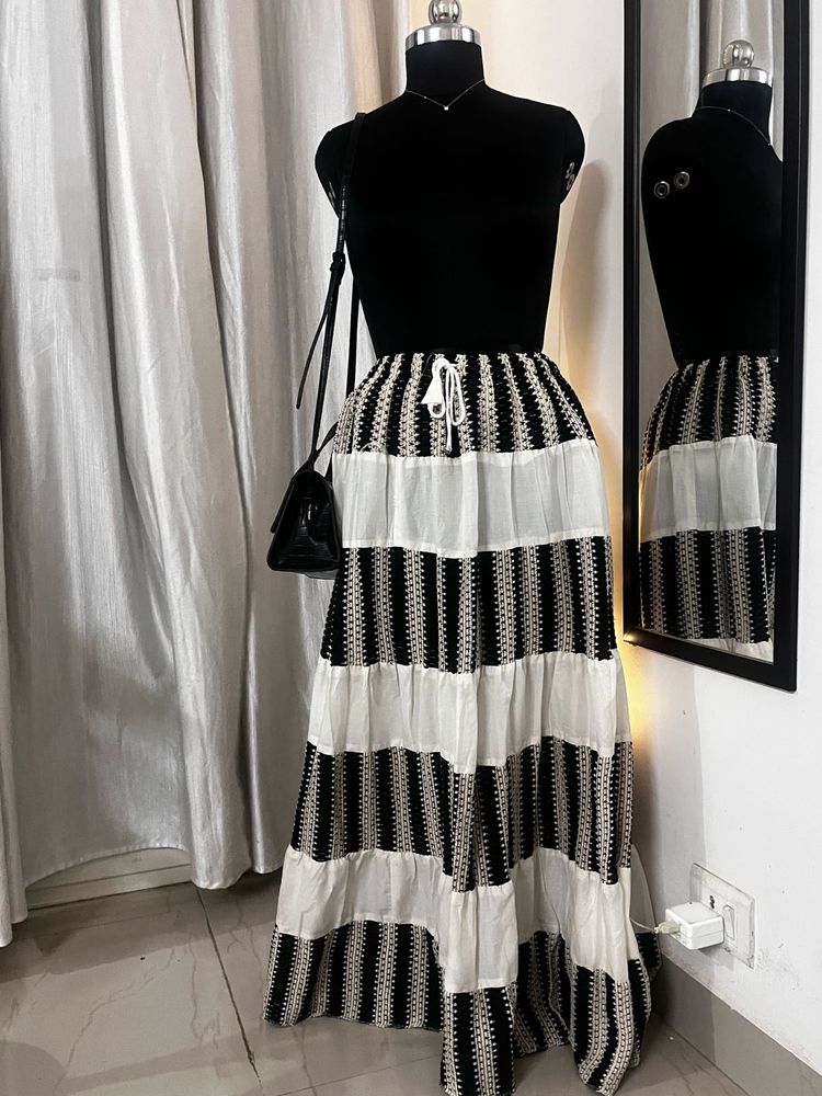 White &amp; Black Skirt