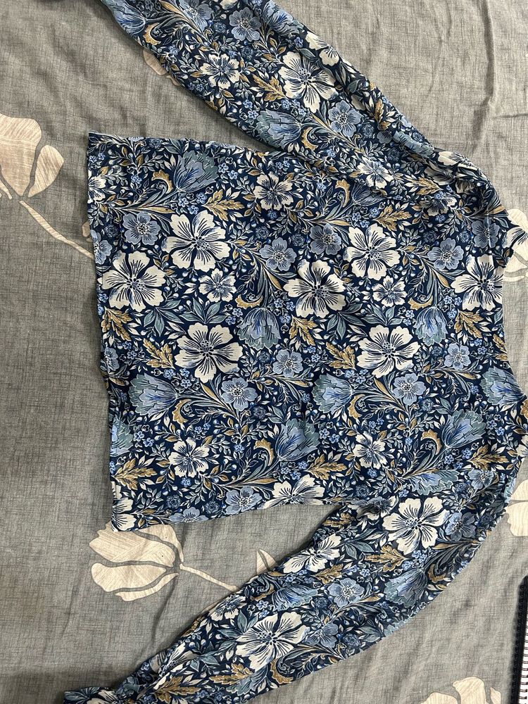 V neck Floral Print Top