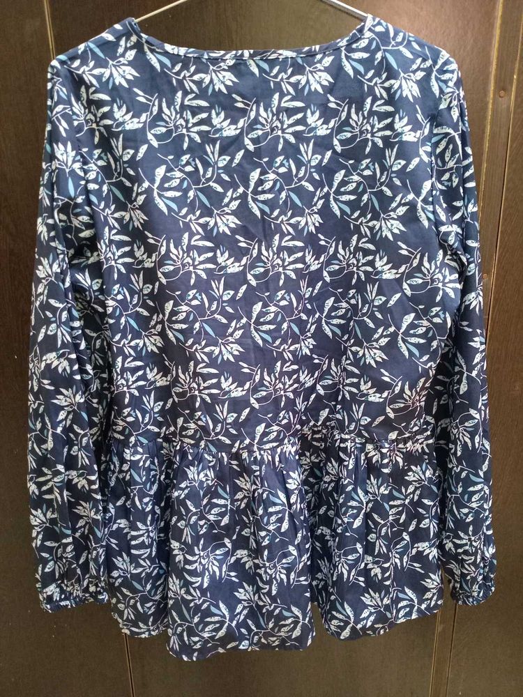 A Light Weight Summer Essential ☀️ Blue Flowy Top