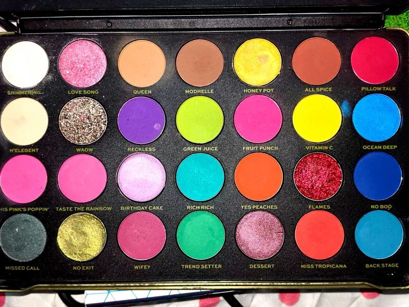 Makeup Revolution London eyeshadow palette
