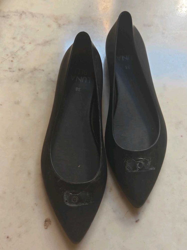 Luna Black Pointed-Toe Flats