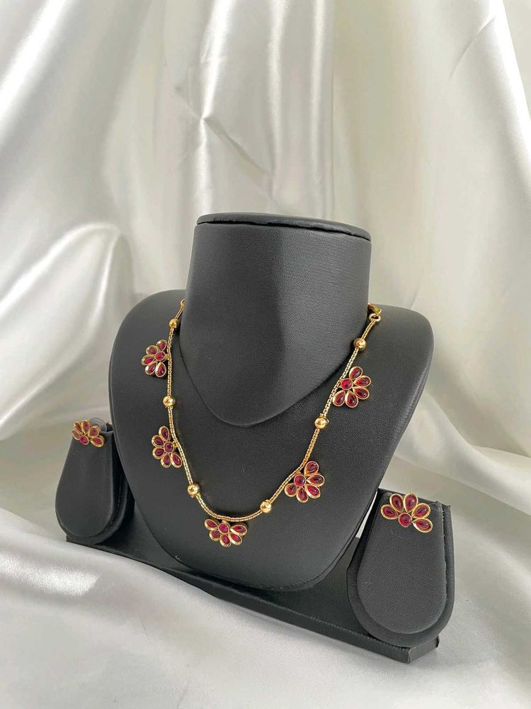 Red Flower Choker