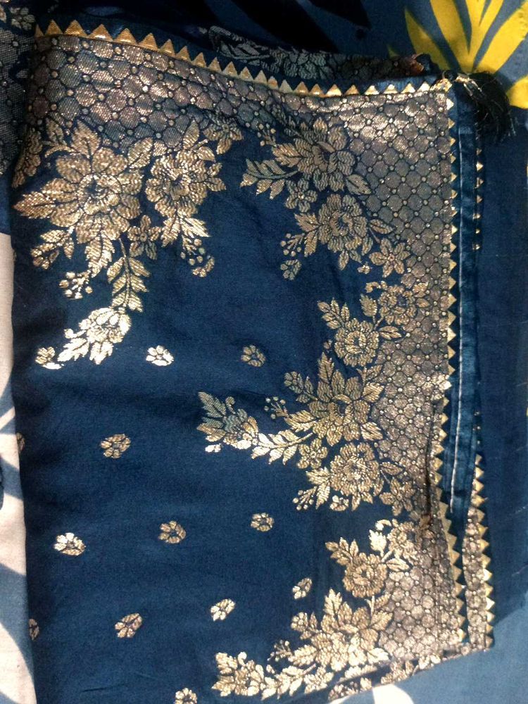 Elegant Dark Green &amp; Gold Sari Blouse Size 44 Inch