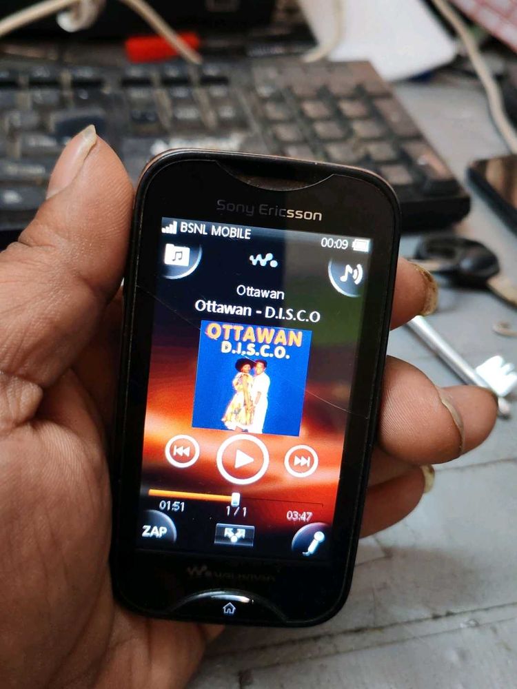 Sony ERICSSON Mix Walkman WT13i