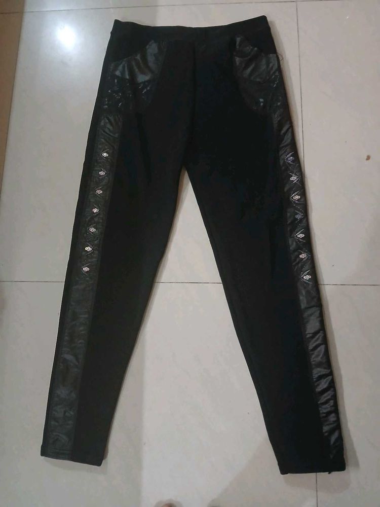 Stylish Black Slim Fit Jeggings With Faux Leather