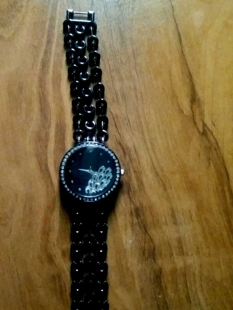 Elegant Black Chain Watch