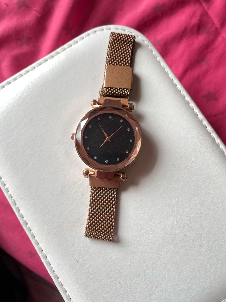 Elegant Rose Gold Mesh Watch