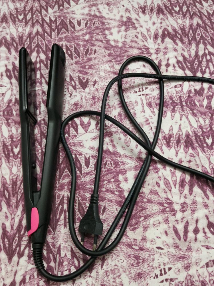 Huda Beauty Hair Straightener