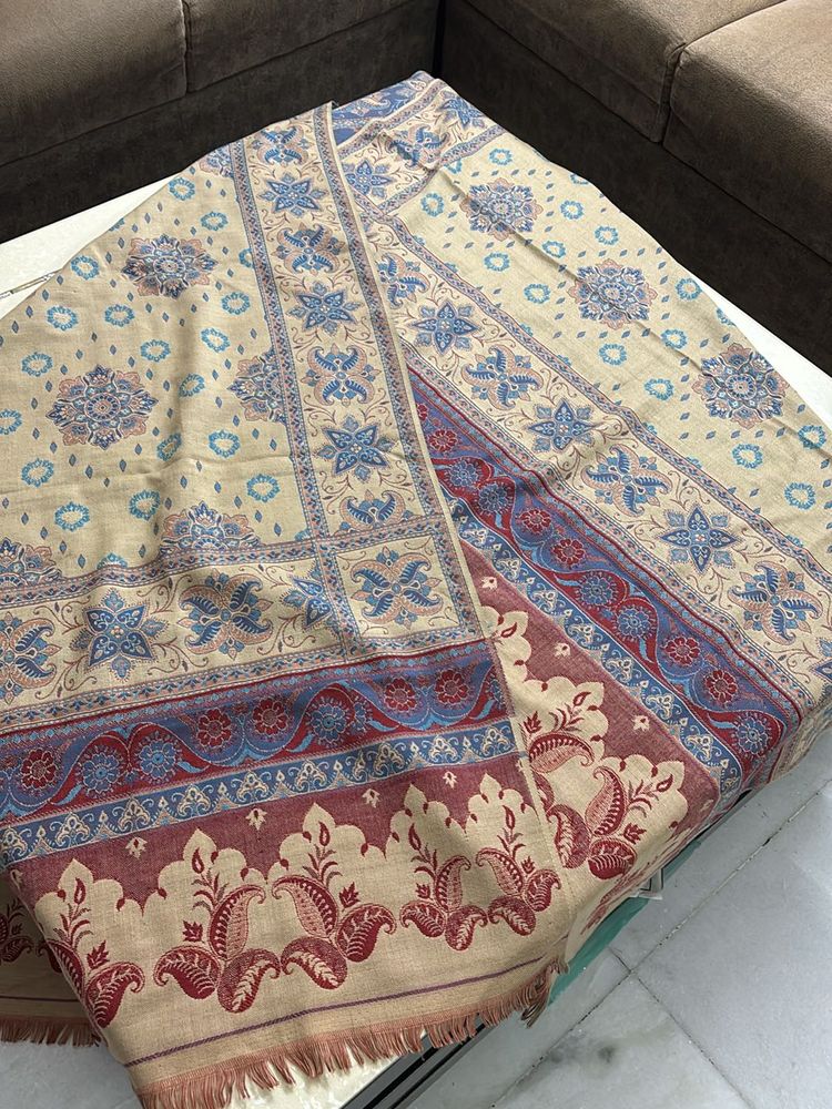 DOUBLE SHADE WOOLLEN SHAWL