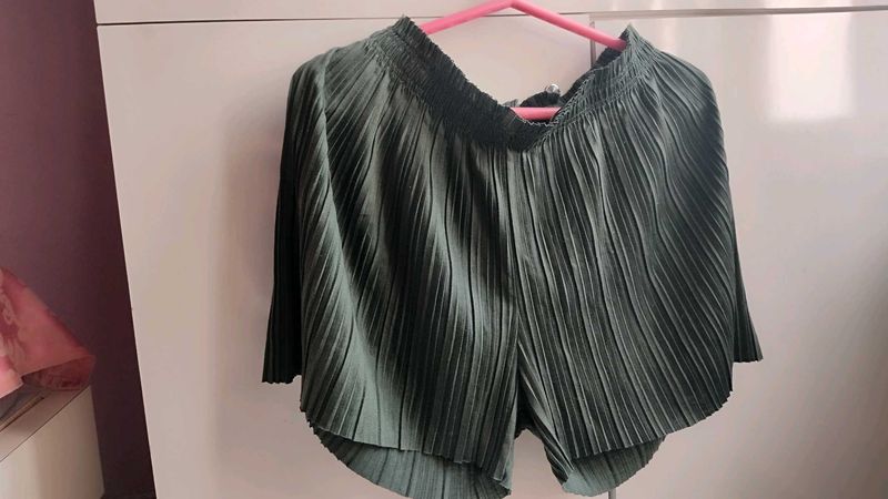 Green Shorts Casual Wear